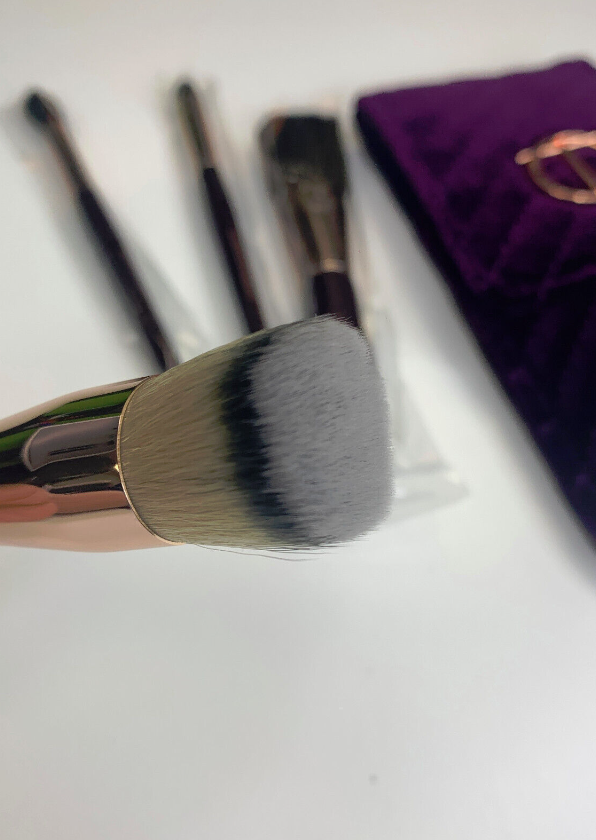 Charlotte Tilbury Limited Edition Magic 4 Mini Make Up Brush Set in Velvet Pouch - Image 3