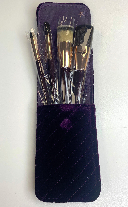 Charlotte Tilbury Limited Edition Magic 4 Mini Make Up Brush Set in Velvet Pouch - Image 4
